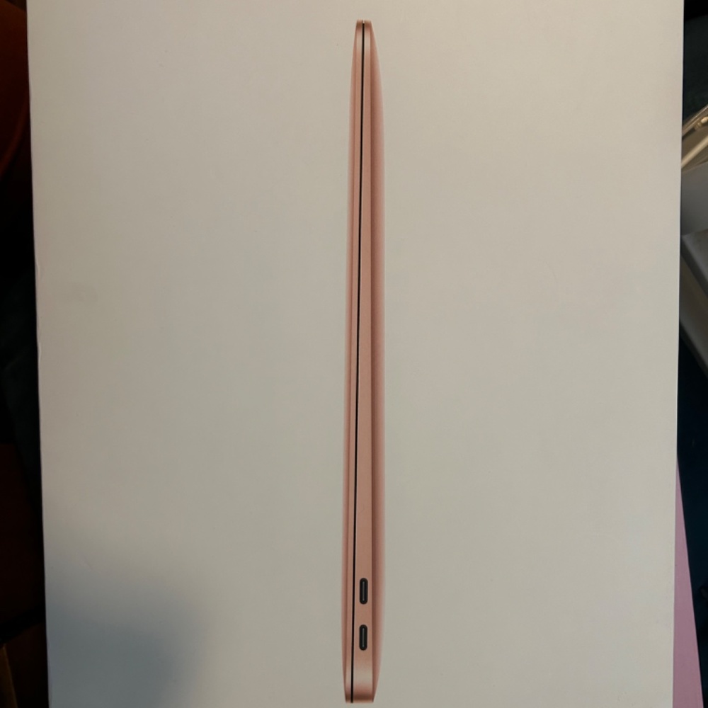 MacBook Air - Picture 7 of 8